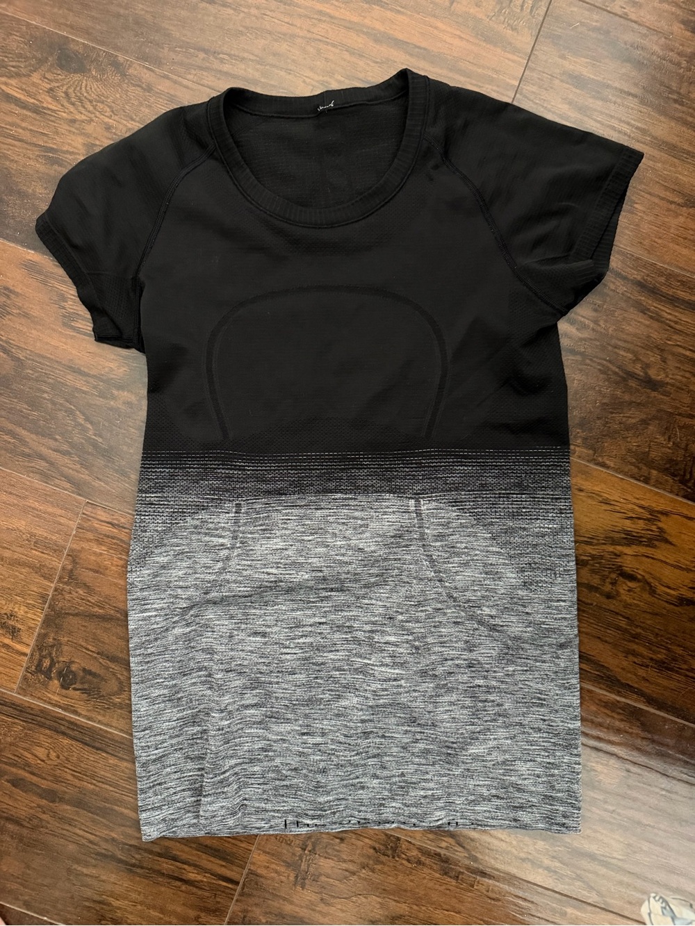 lululemon athletica Black and Gray Short Sleeve Seamless Tee